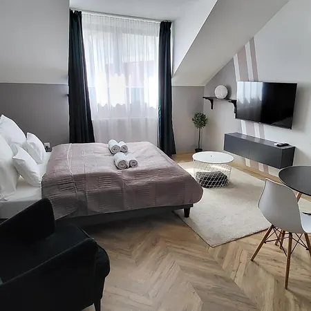 Dotis Apartman Tata Exterior photo